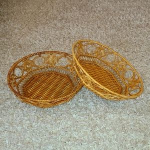 Set of two straw bowls baskets